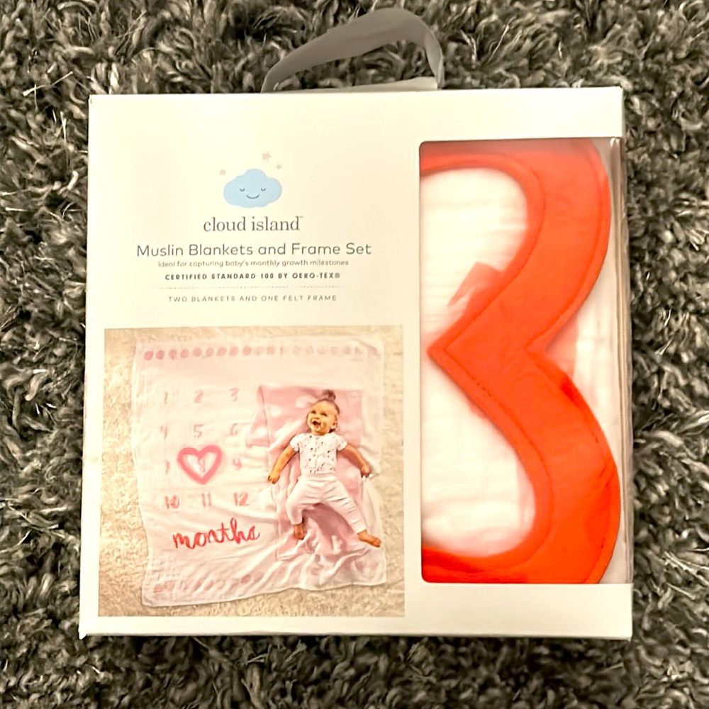 Unopened cloud, island, muslin, blanket, and frame set